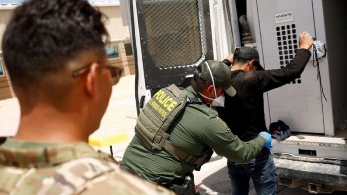 Estados Unidos publica la cifra de detenciones de inmigrantes más alta jamás registrada en la frontera con México
