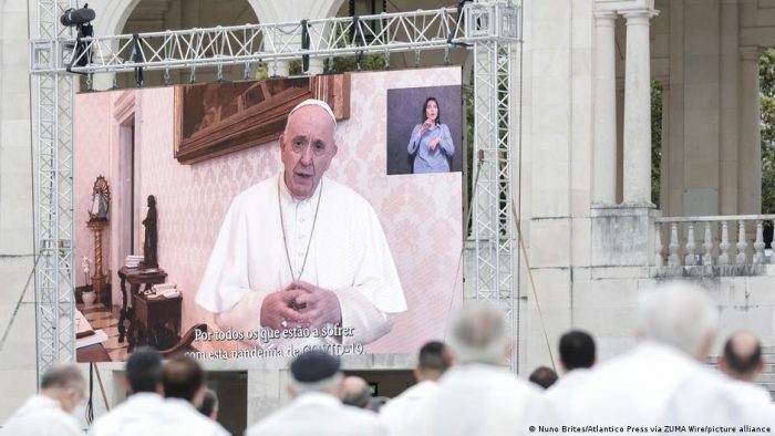 Papa Francisco dice sentir «vergüenza» por los casos de abuso sexual al interior de la Iglesia