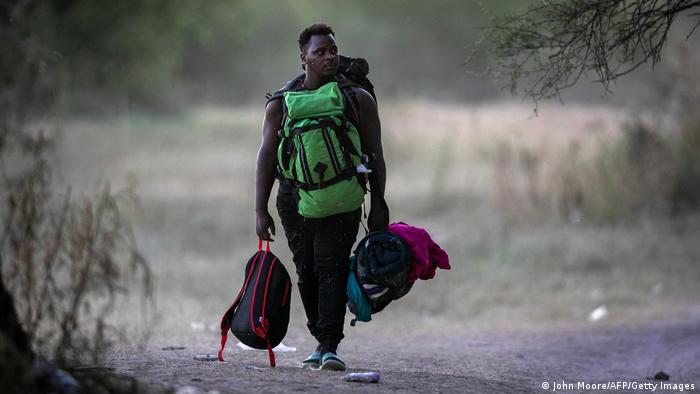México envía a Haití segundo vuelo con migrantes deportados