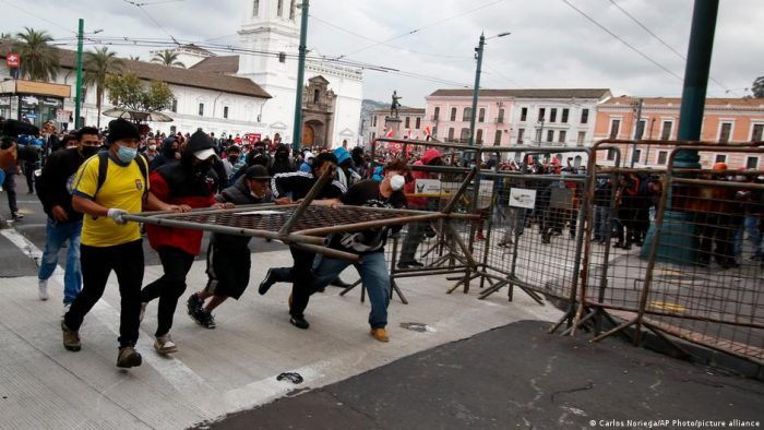 Violencia en Quito marca jornada de protestas en Ecuador