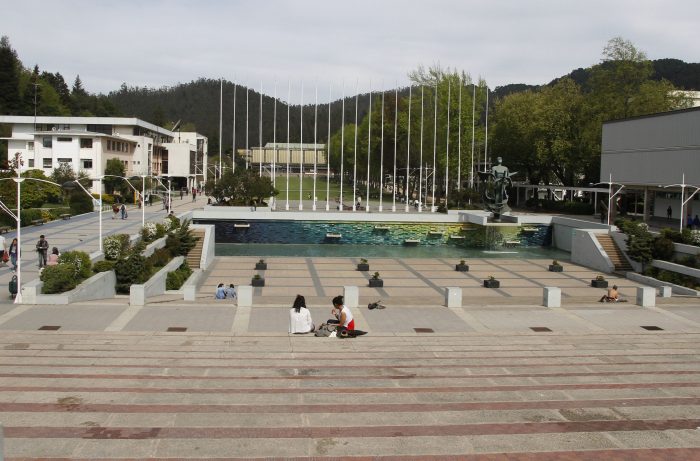 U. de Concepción condena toma de rectoría por parte de estudiantes: «Lamentamos ese tipo de presiones violentas»