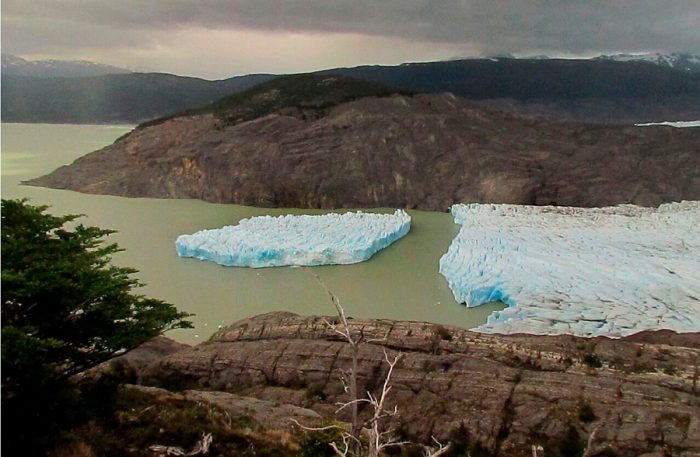 Legislación bajo cero: comunidad glaciológica independiente recalca importancia de proteger zonas que rodean a glaciares y el permafrost