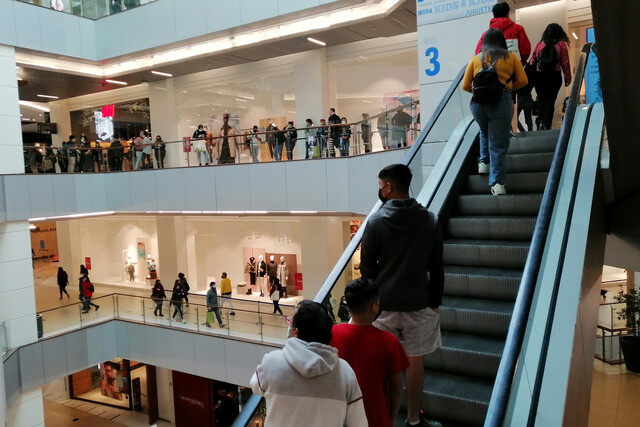 FNE pide al TDLC «adoptar resguardos» en flujo de información comercial entre operadores de malls para evitar riesgos en la libre competencia