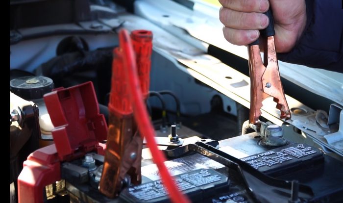 Los errores más comunes al momento de revivir la batería del auto