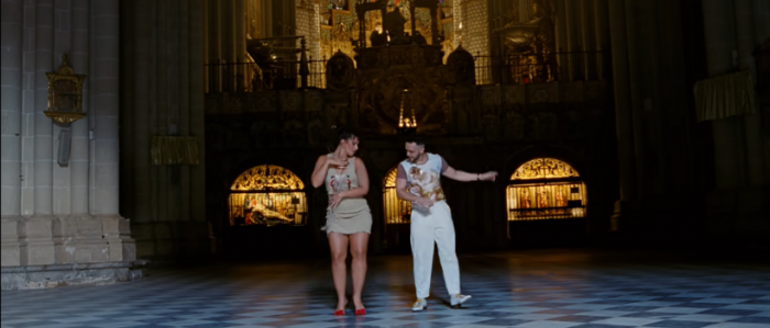 Polémico video de C. Tangana y N. Peluso en Catedral de Toledo: deán dimite y purificarán recinto