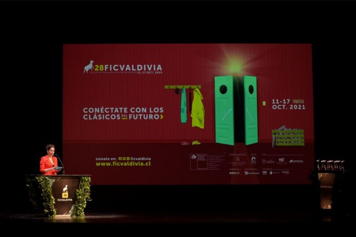 Con homenaje a técnicos del cine y a Patricio Manns se inaugura el 28° Festival Internacional de Cine de Valdivia