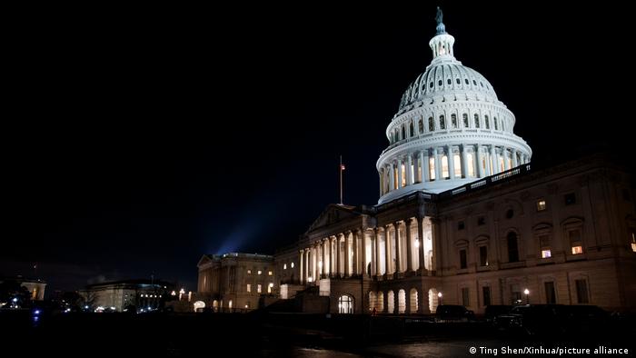 Congreso EE.UU. aprueba megaplan de Biden por US$1,2 billones
