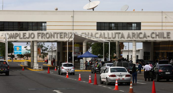 Alcalde de Arica acusa «nula coordinación» por anuncios del Minsal de reapertura de fronteras