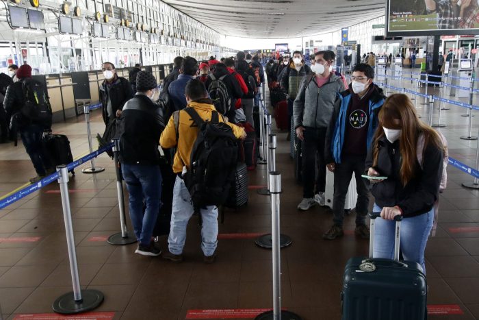 Maleta olvidada generó alerta y evacuación por sospecha de objeto explosivo en el Aeropuerto de Santiago