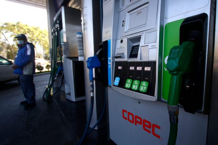 Por alza de bencinas: Senado pide al Presidente Piñera congelar precios en Aysén, Chiloé y Palena