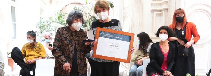 Alicia Vega recibe Orden al Mérito Artístico y Cultural Pablo Neruda como parte de la celebración del Día del Cine Chileno