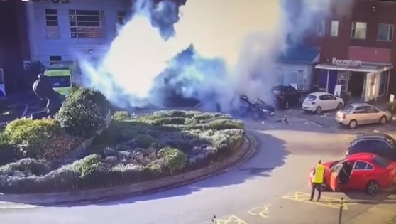 Declaran «incidente terrorista» la explosión al lado de hospital en Liverpool