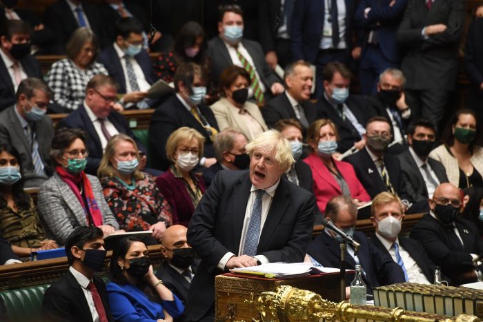 Reino Unido: Boris Johnson afronta una gran rebelión en sus filas «tories» por las restricciones