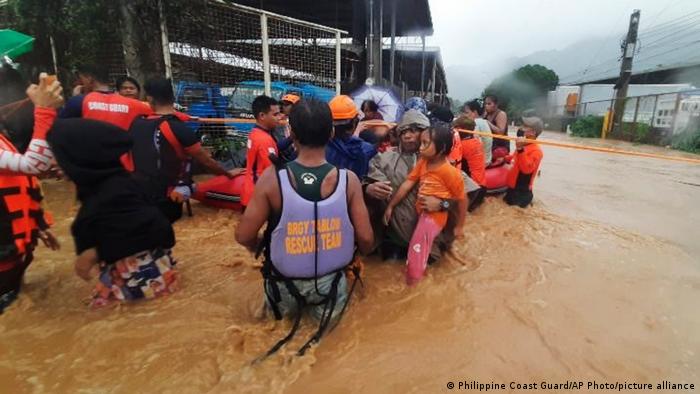 Supertifón Rai toca tierra en Filipinas y causa evacuaciones masivas