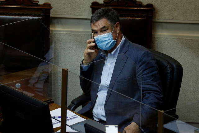 Senador Ossandón afirma que J.A. Kast «no va a ser líder de la oposición» y que el Presidente Piñera «debería retirarse de la política»