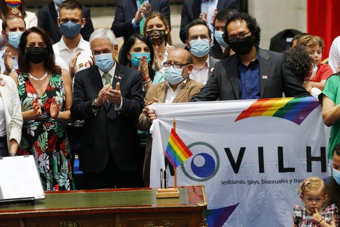 ‘‘Es un buen día para la igualdad’’: Sebastián Piñera promulga Ley de Matrimonio Igualitario