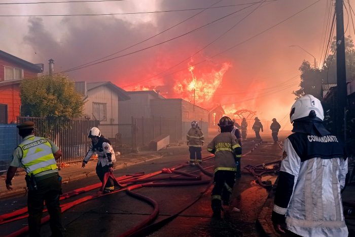 Gobierno decreta estado de catástrofe en Castro tras mega incendio que afectó a la zona
