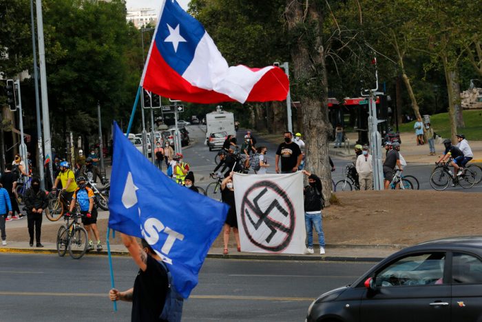 Dos heridos tras enfrentamiento entre adherentes de Kast y de Boric en Plaza Baquedano: no hubo detenidos