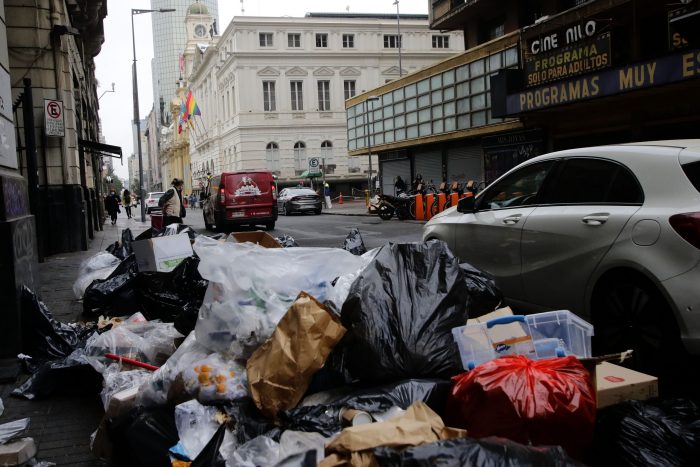 Paro de advertencia de recolectores de basura en Santiago: alcaldesa Hassler entrega medidas para solucionar el problema y culpa a la administración anterior