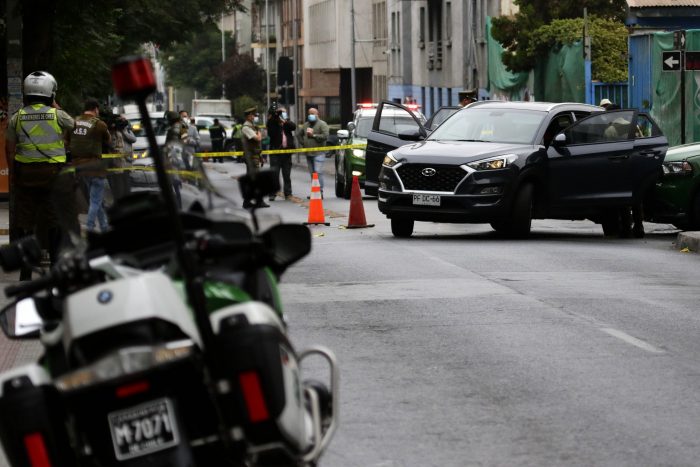 Persecución con balacera en pleno centro de Santiago terminó con un herido y tres detenidos