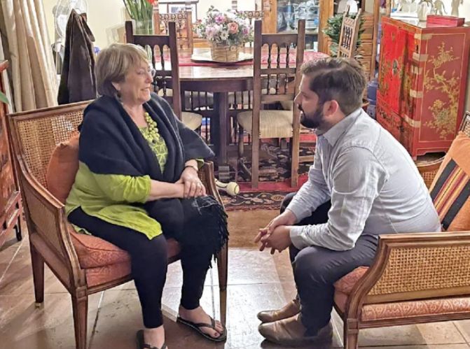 Boric revela consejo que le dio Bachelet: «Una de las cosas que me dijo es cuidarte de la gente que te dice que sí a todo»