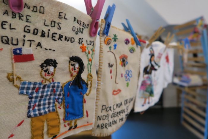 Segunda versión de la manifestación textil mundial «Mil agujas por la Dignidad»