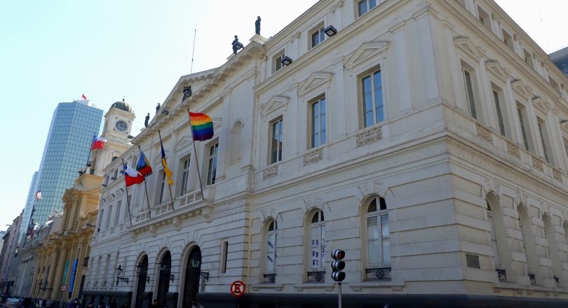 Municipalidad de Santiago por informe de Contraloría sobre horas extras: califican el hecho como «grave» y asegura que ya están tomando medidas