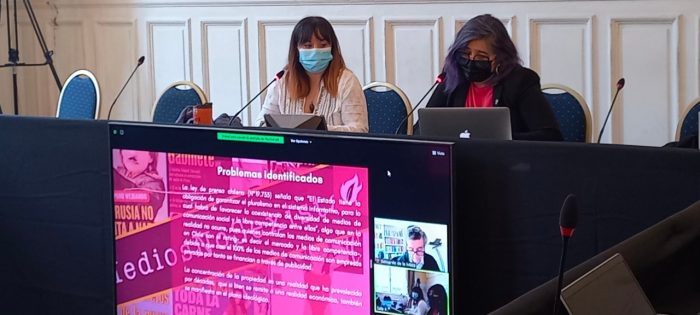 Red de periodistas feministas entrega propuesta sobre el derecho a la comunicación en la Convención Constitucional
