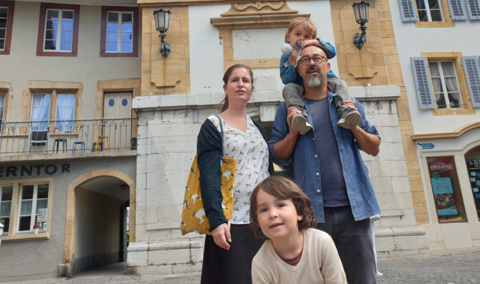 Navidad sin nietos por culpa del sistema del Minsal: el drama de familia chileno-francesa que no puede ingresar al país