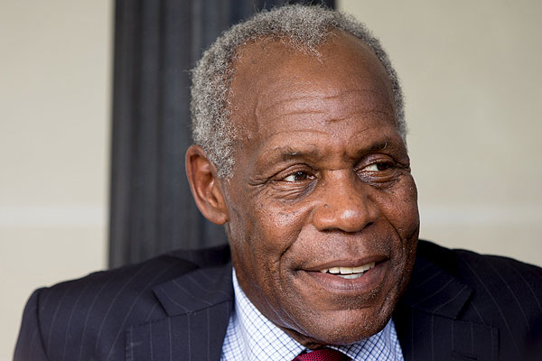 Actor Danny Glover entrega apoyo a Boric: «Está ahí para detener a Kast y su mensaje de odio»