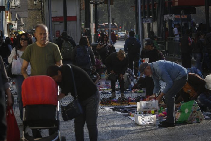 INE informa que tasa de desempleo en Chile vuelve a caer: queda en 7,8%