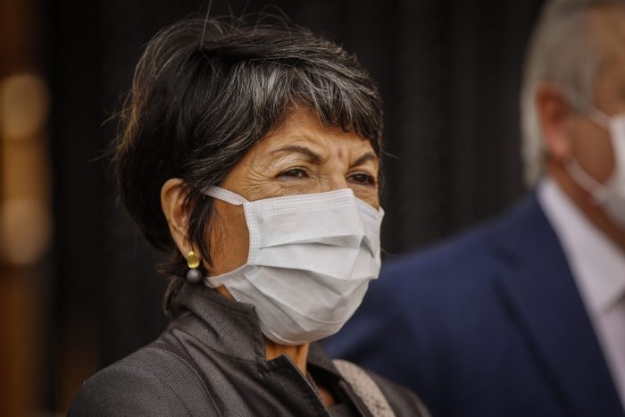 Subsecretaria María Teresa Valenzuela anunció nueva estrategia “Si me enfermo, yo te cuido” tras aumento explosivo de casos de covid-19 por la variante ómicron