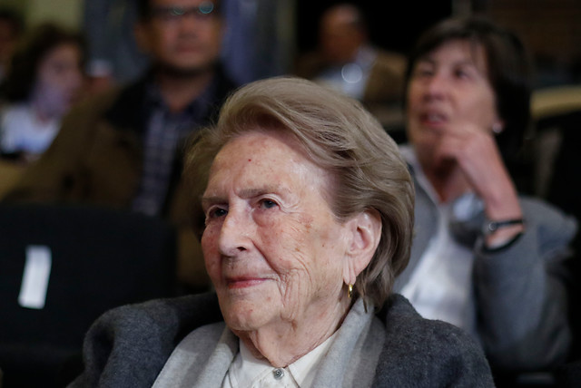 A los 102 años falleció Leonor Oyarzún, viuda del expresidente Aylwin