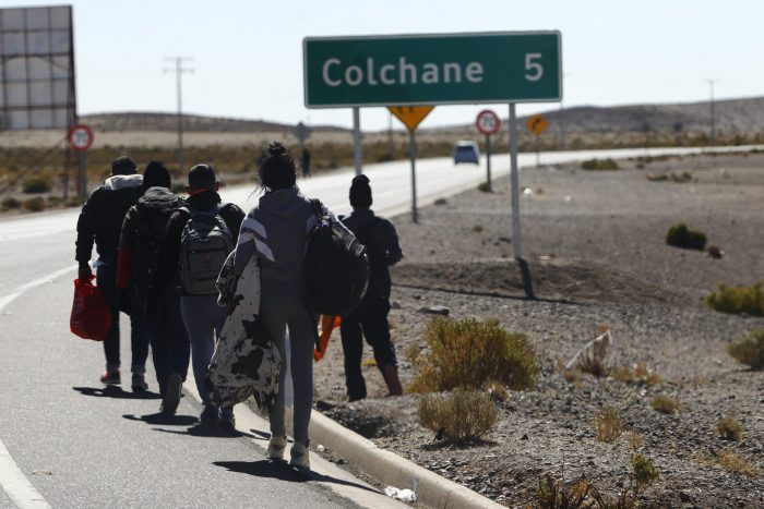Chofer boliviano que volcó su camioneta mientras transportaba a un grupo de inmigrantes desde Colchane fue detenido en estado de ebriedad