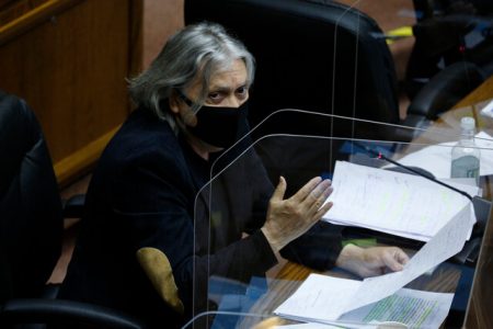 Comisión de DD.HH. del Senado aprueba censura contra presidente de la instancia, Alejandro Navarro