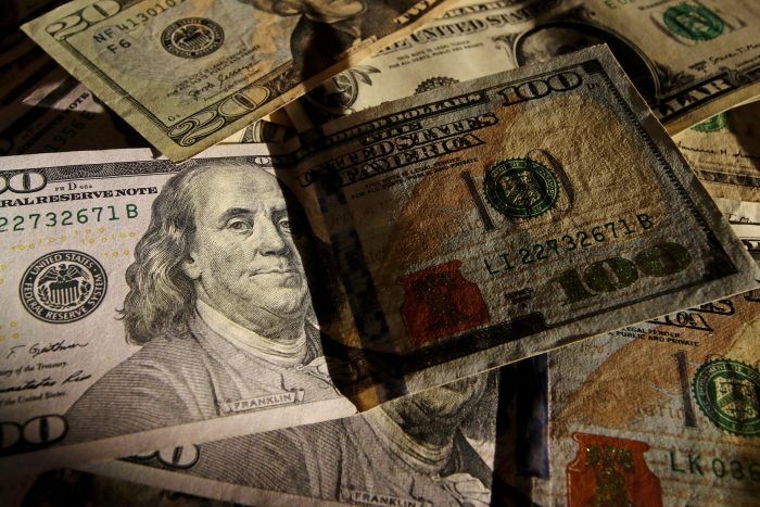 Dólar comienza a la baja en la antesala del nuevo ministro de Hacienda: está cada vez más cerca de los $800