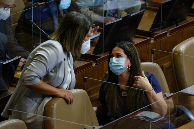 Diputada Álvarez (PS) y no inoculación contra el Covid-19: “La gente vacunada también se está contagiando»