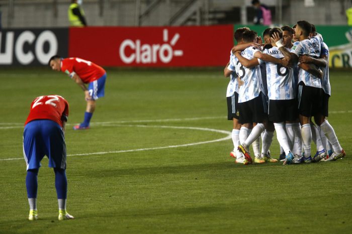 Chile tropieza ante Argentina e hipoteca sus posibilidades de clasificar al mundial de Catar