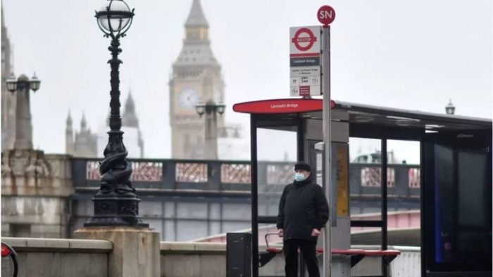 «Convivir con la covid»: en qué consiste el polémico plan que pone fin a las restricciones de la pandemia en Inglaterra