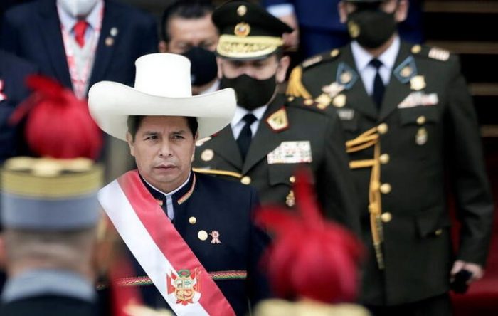 Presidente de Perú reorganizará gabinete tres días después de nombrar a criticado primer ministro