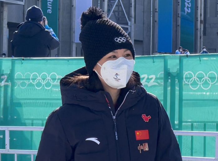 Tenista Peng Shuai aparece públicamente en los Juegos Olímpicos de Pekín