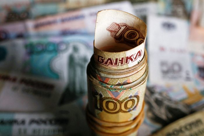 Bancos rusos se enfrentan a exclusión, aliados recurren al «arma nuclear financiera»