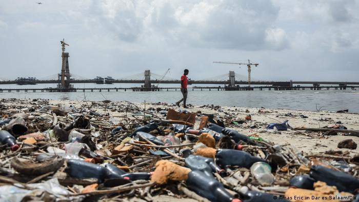 El calor extremo y la contaminación por plásticos ponen a los océanos al borde del abismo