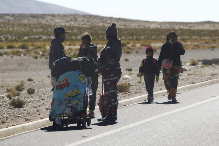 Crisis migratoria en Iquique: “Las mujeres migrantes sufren el triple de violencia, y si son madres, la situación es aún más compleja”