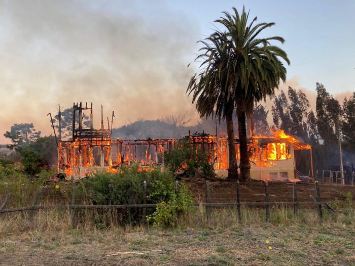 Casa del presidente de la Cámara de Diputados en la Araucanía sufrió voraz incendio terminando totalmente quemada