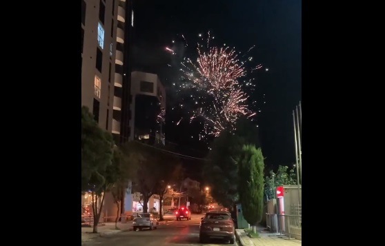 Bombas de ruido y fuegos artificiales fueron lanzados alrededor del hotel de concentración de la selección chilena en La Paz en la previa del partido ante Bolivia