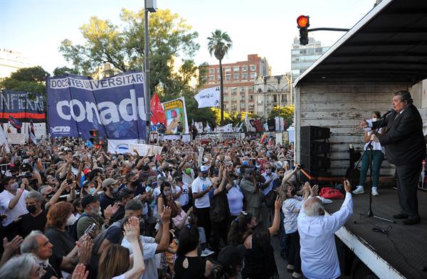 Marcha de oficialistas contra la Corte Suprema argentina para pedir por su «democratización»