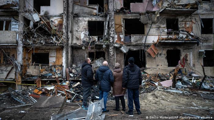 Kiev amanece bajo intensos bombardeos mientras se acercan las tropas rusas