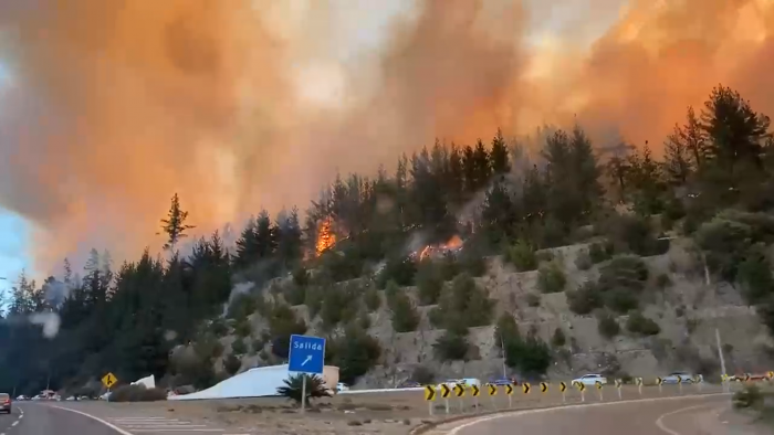 Incendio forestal en Valparaíso obliga a cortar ruta 68: Onemi decretó Alerta Roja para el sector