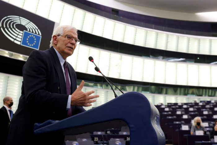 Josep Borrell es aplaudido tras discurso en el Parlamento Europeo: «Las fuerzas del mal siguen vivas»